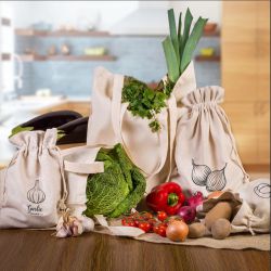À la linned grøntsagsposer (3 stk.) og indkøbsposer i bomuld (2 stk.). Indkøbsposer med håndtag