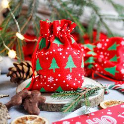 Juteposer med tryk 8 x 10 cm - rød / juletræ Jutesække