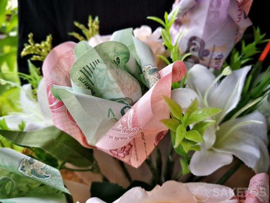 Bryllupsbuket med origami blomster lavet af pengesedler