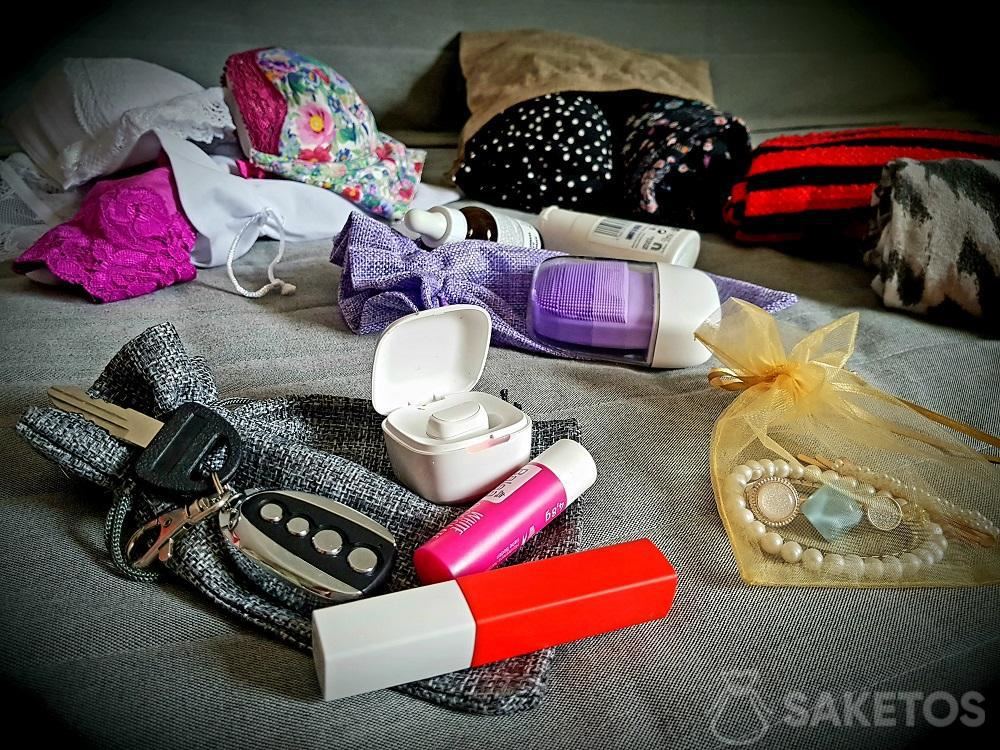 Kan ikke lide tag seng Sådan får du plads til flere ting i din håndbagage - hacks til at pakke en  kuffert - Saketos Blog Denmark