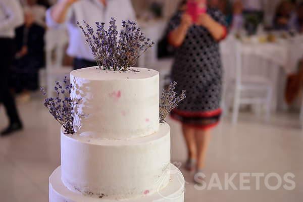 Bryllupskage med lavendel - bryllupsdekorationer med lavendel