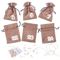 Adventskalender juteposer 13 x 18 cm - naturlig mørk + hvide tal Juleposer