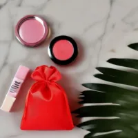 Satinposer 6 x 8 cm - rød Walentynki