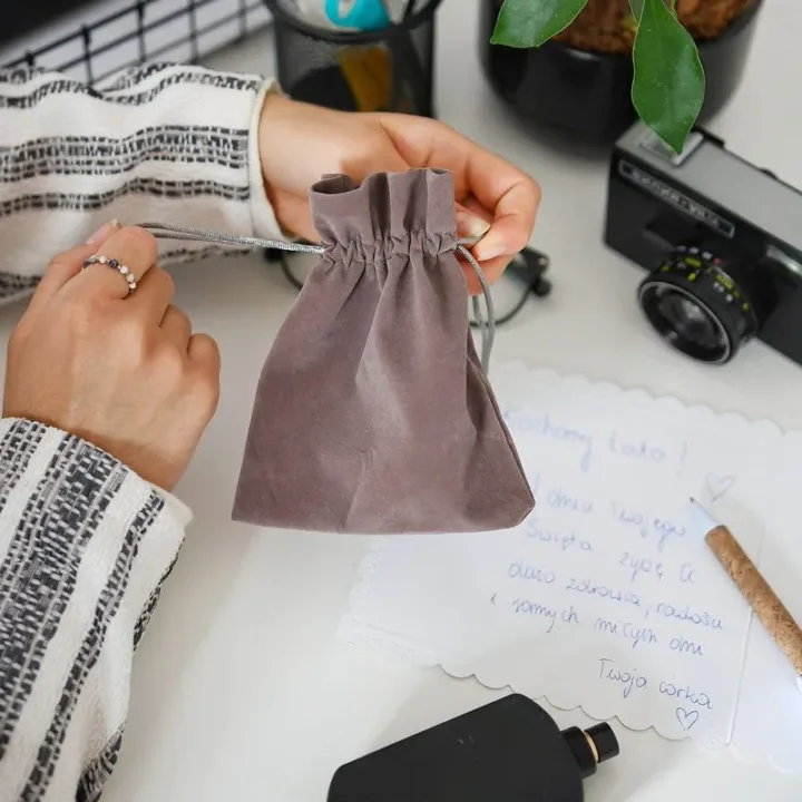 Veloursposer 6 x 8 cm - sølv Den hellige dåb