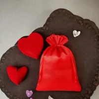 Satinposer 15 x 20 cm - rød Påskeposer