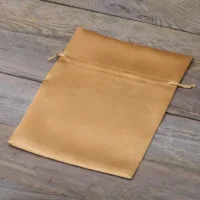 Satinposer 18 x 24 cm - guld Walentynki