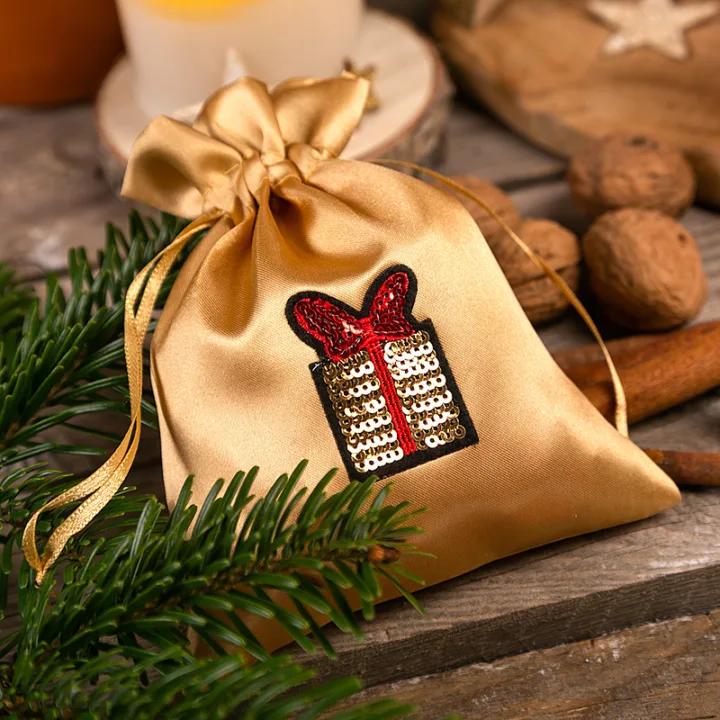 Julegaveposer - unikke stofposer til dine gaver 106 Gylden satin gavepose
