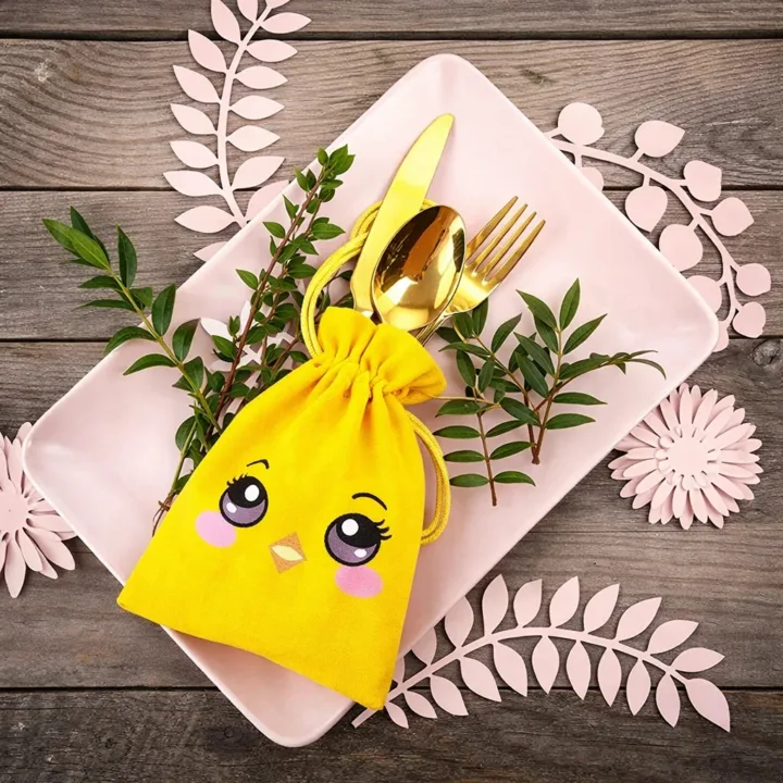 Gul påskepose med kylling til bestik